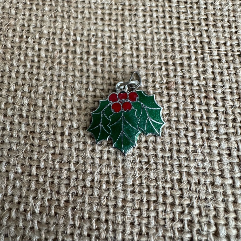 Vintage Beau Sterling Silver Holly Berry Charm